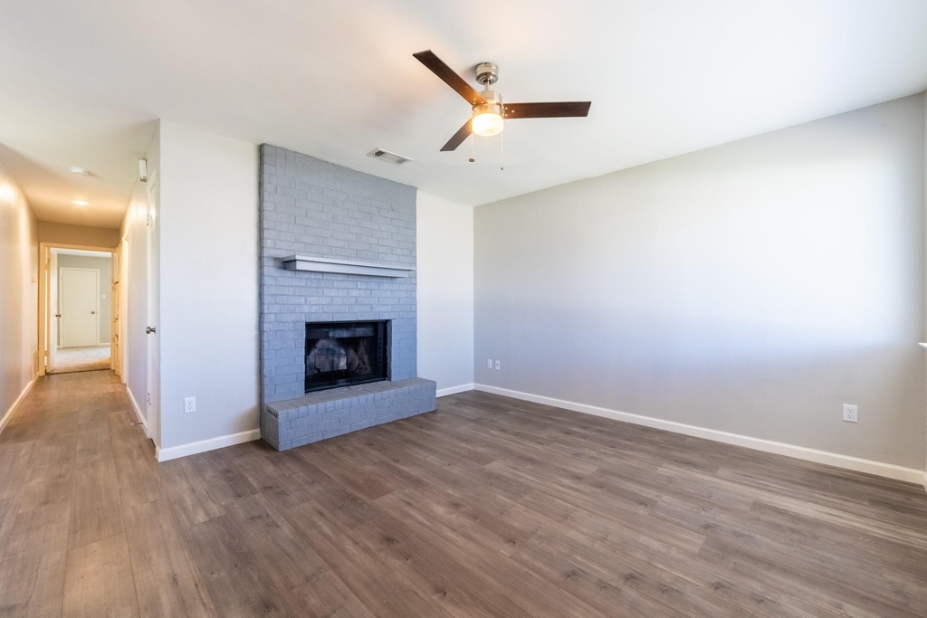 2203 E Stassney Ln - Photo 1