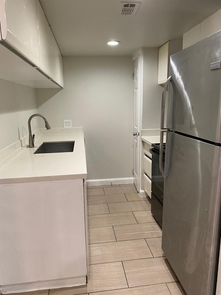 8017 Gessner Dr - Photo 3