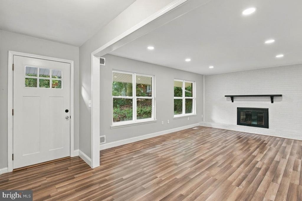 9914 Mcintosh Drive - Photo 2