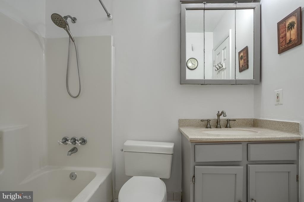 3831 Glenview Terrace - Photo 18