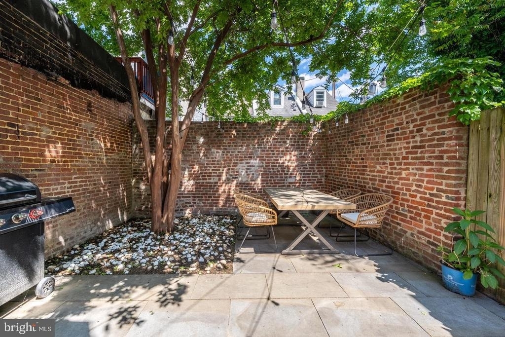 521 S Ann Street - Photo 2