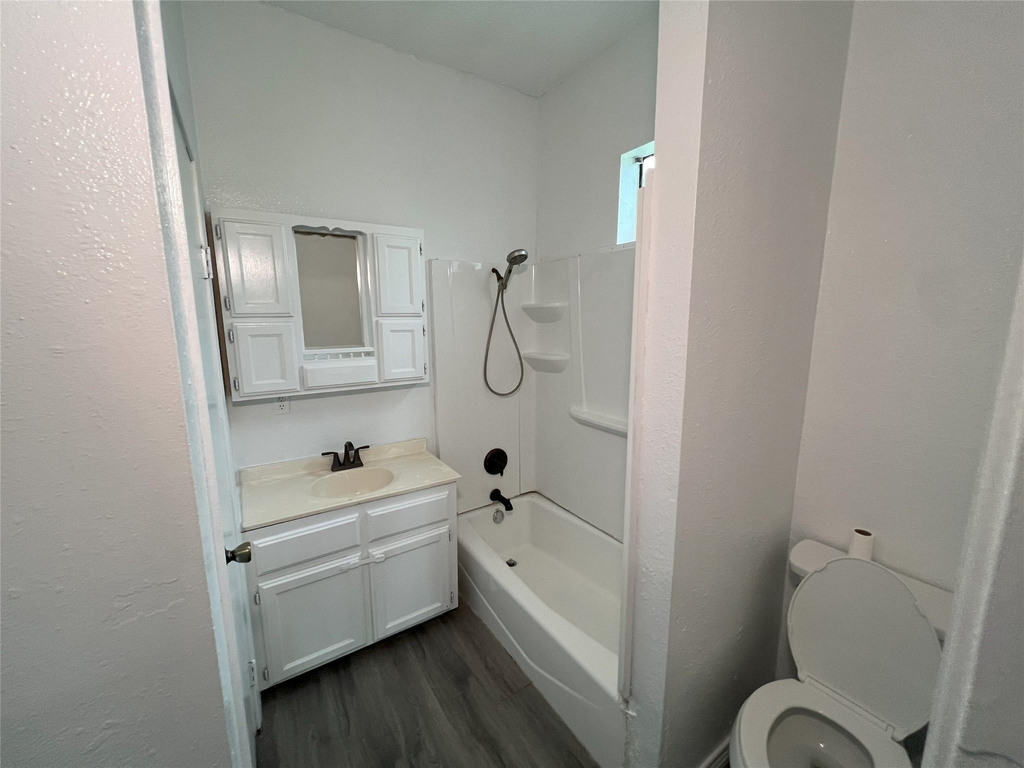 504 East St - Photo 6