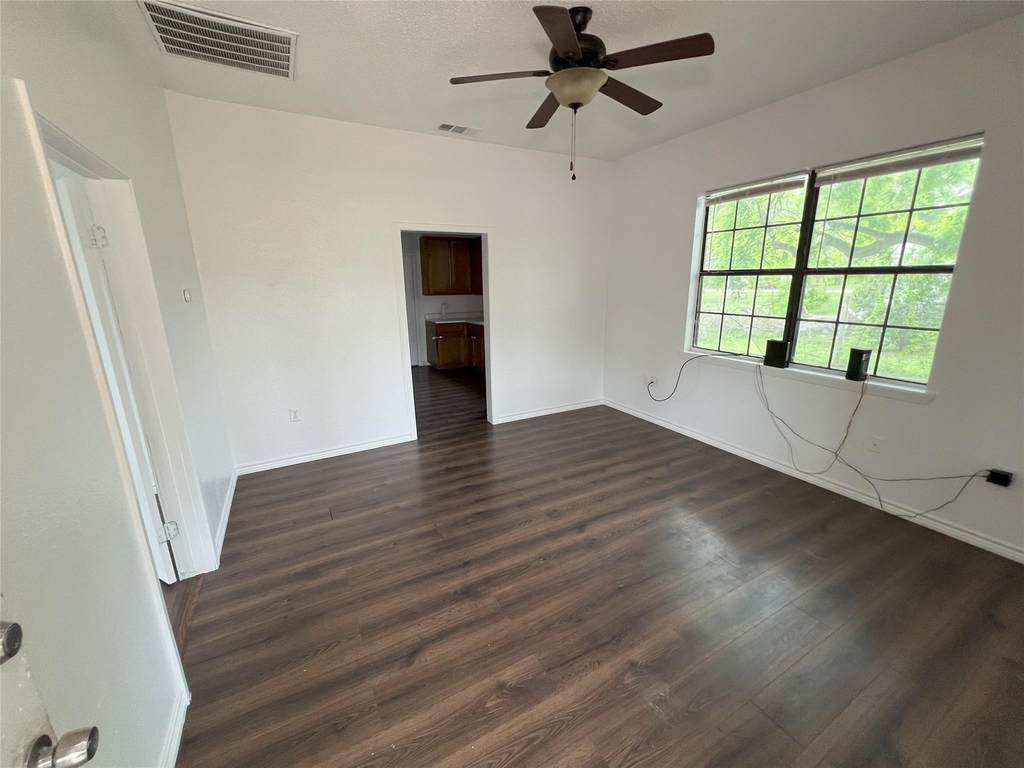 504 East St - Photo 11