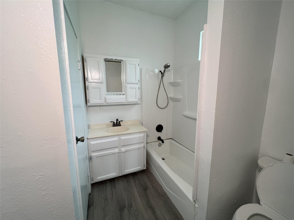 504 East St - Photo 7