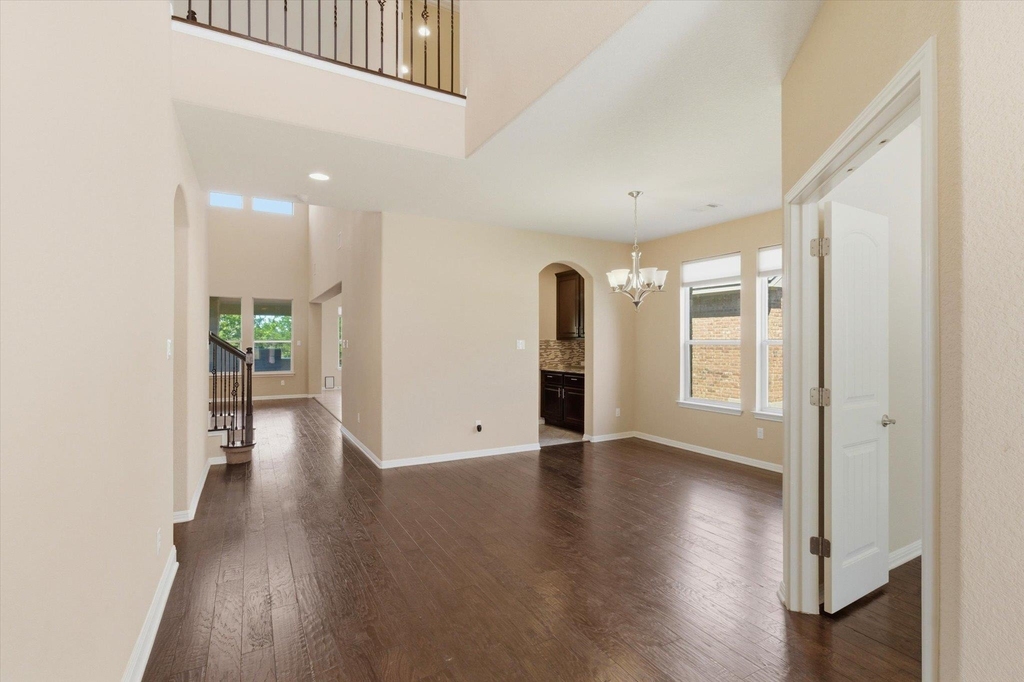 1511 Rimstone Dr - Photo 4