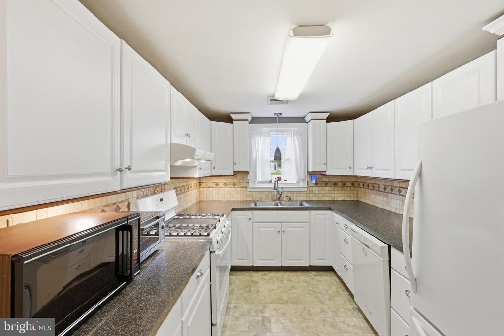 24 W Market Street - Photo 16