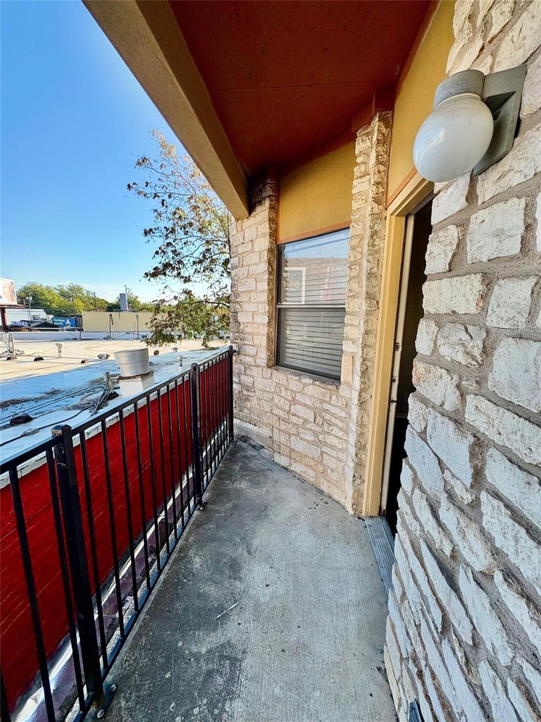 2818 Nueces St - Photo 14
