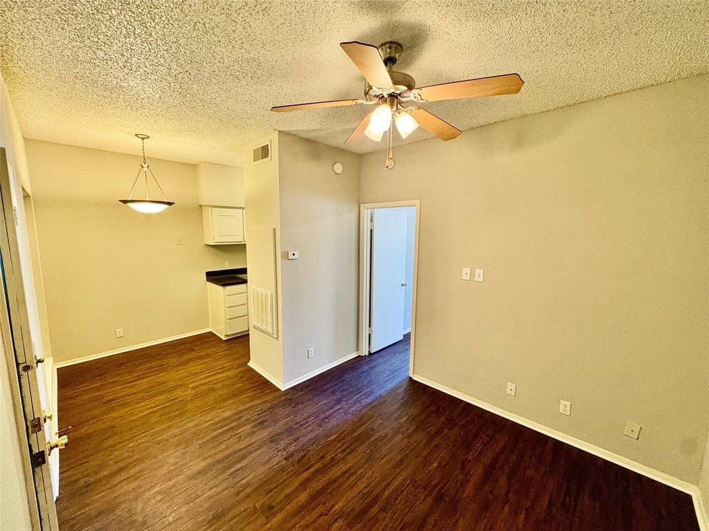2818 Nueces St - Photo 2