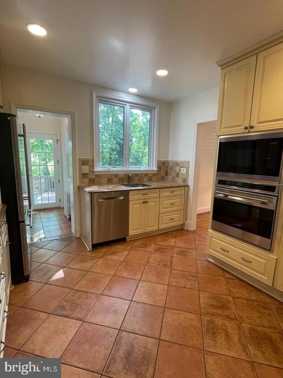 6105 29th Street Nw - Photo 2