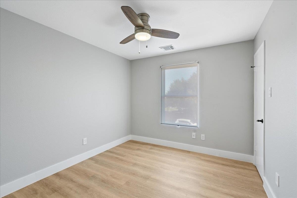 3107 E 13th St - Photo 17