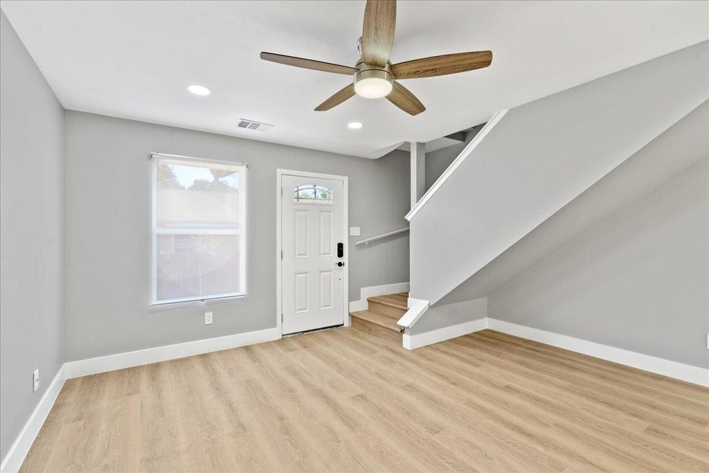 3107 E 13th St - Photo 5