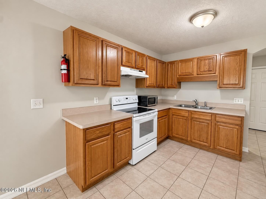 1062 Collier Boulevard - Photo 2