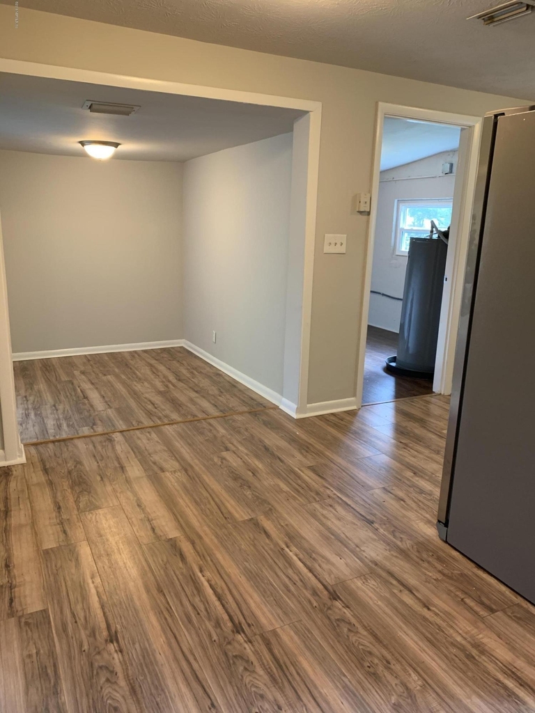 421 Parkwood Drive - Photo 9