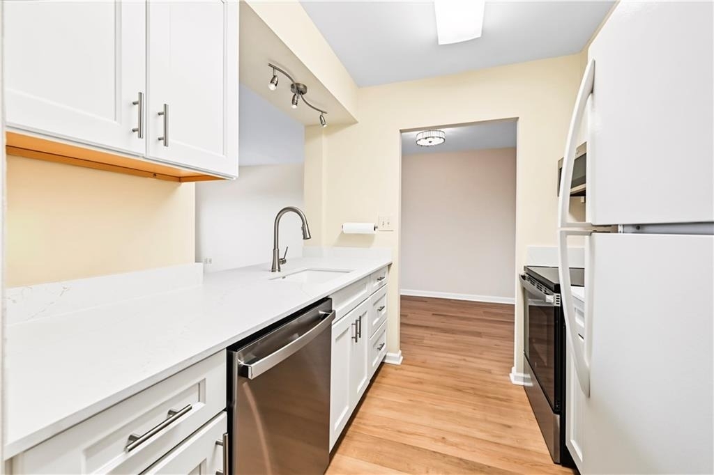 300 Johnson Ferry Road Ne - Photo 6
