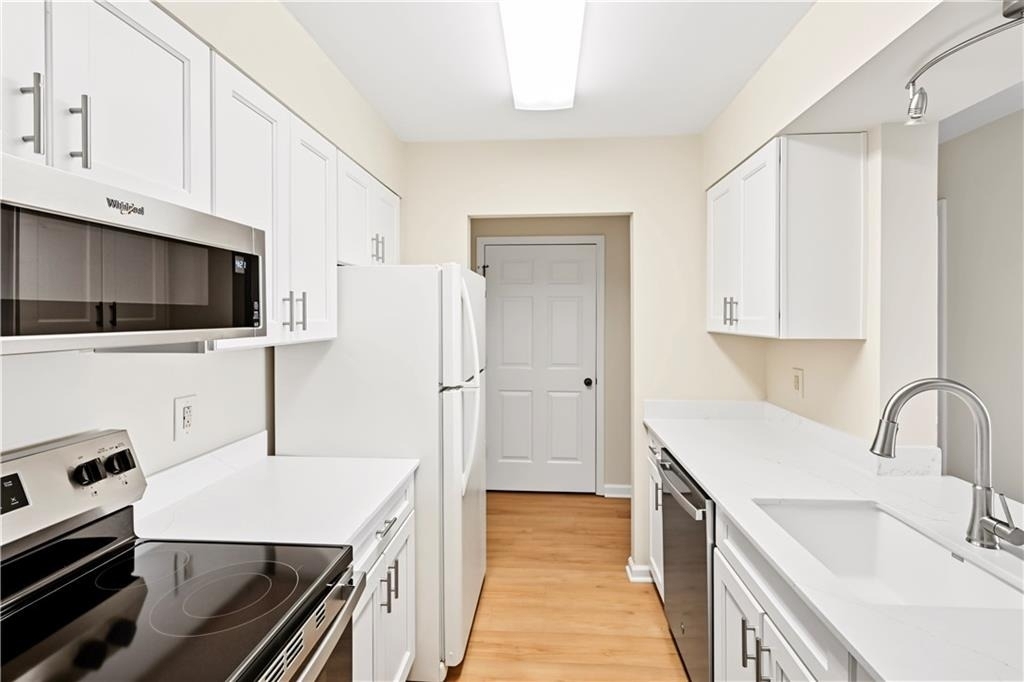 300 Johnson Ferry Road Ne - Photo 3