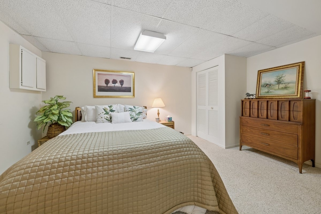 1069 Devonshire Avenue - Photo 18