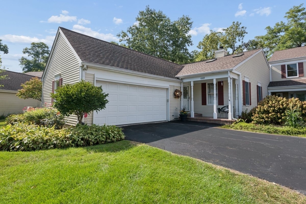 1069 Devonshire Avenue - Photo 1