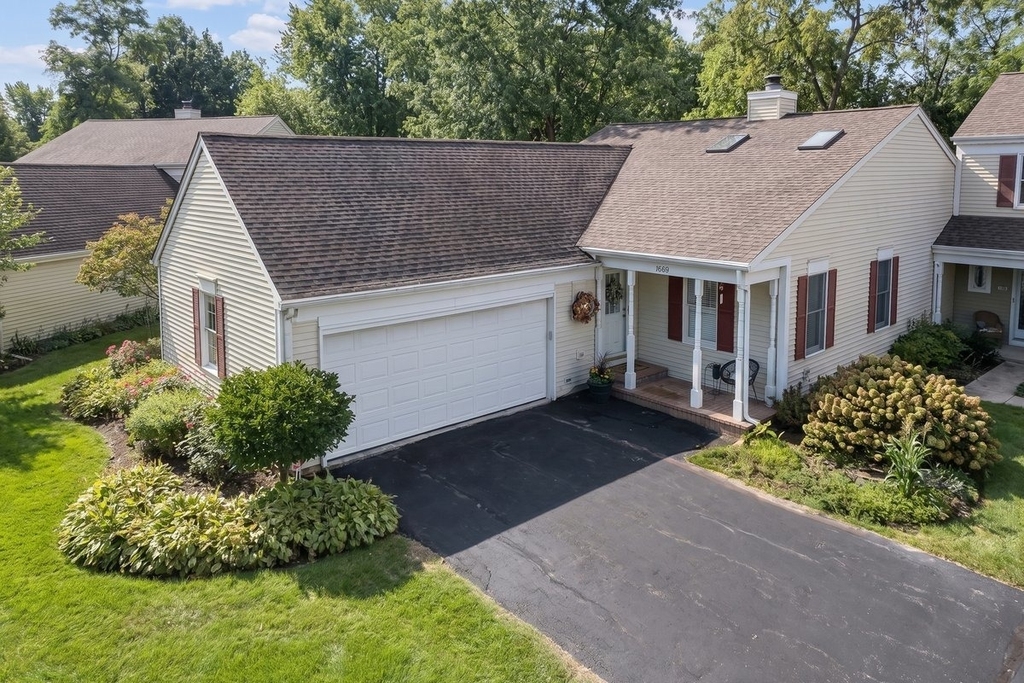 1069 Devonshire Avenue - Photo 0