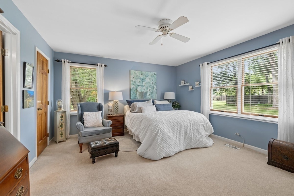 1069 Devonshire Avenue - Photo 10