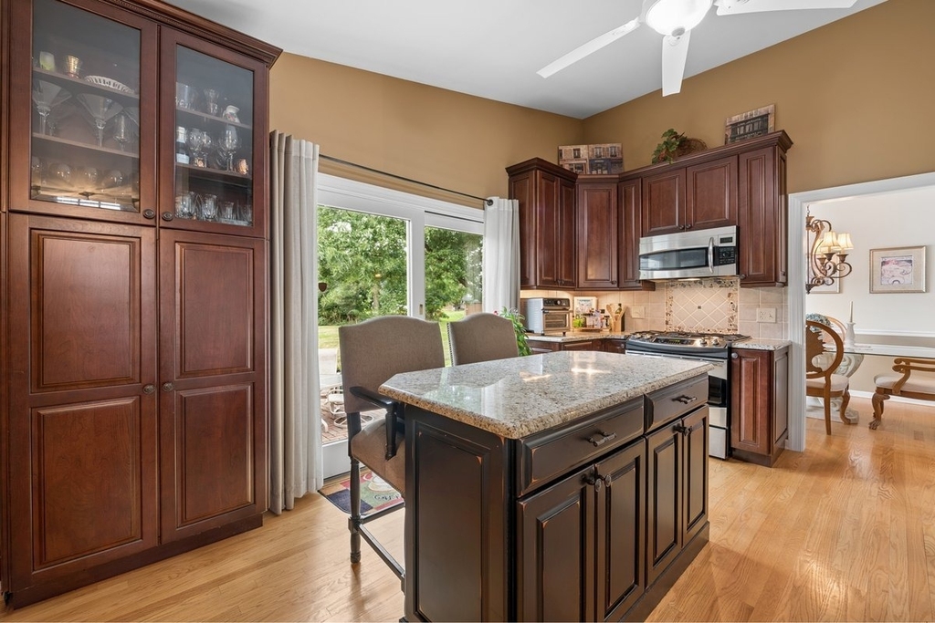 1069 Devonshire Avenue - Photo 5