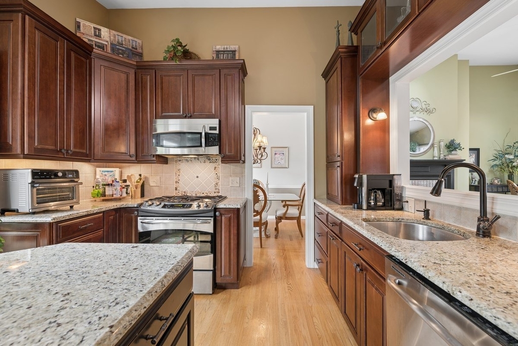 1069 Devonshire Avenue - Photo 8