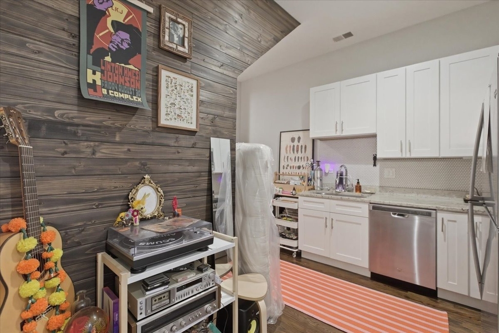 1854 W 18th Street - Photo 5