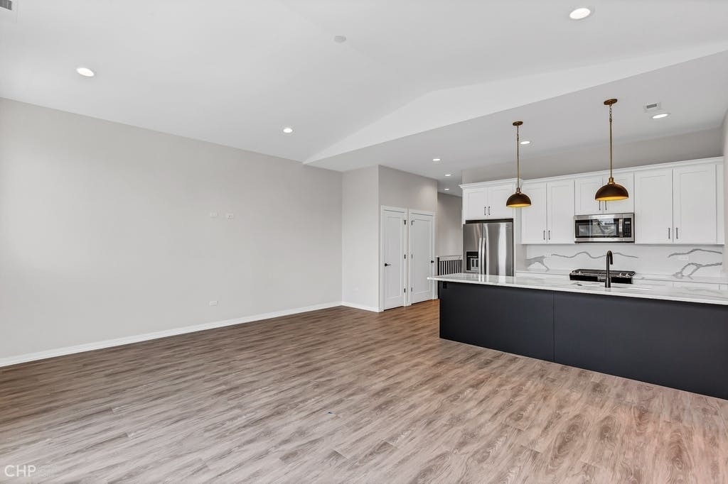 4906 S Saint Lawrence Avenue - Photo 3