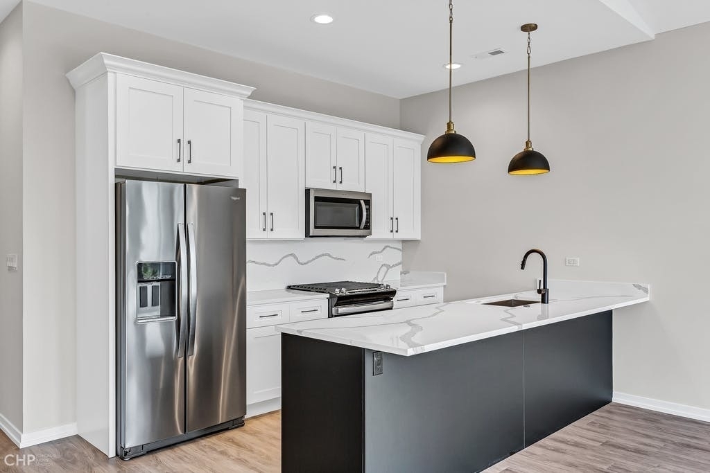 4906 S Saint Lawrence Avenue - Photo 1