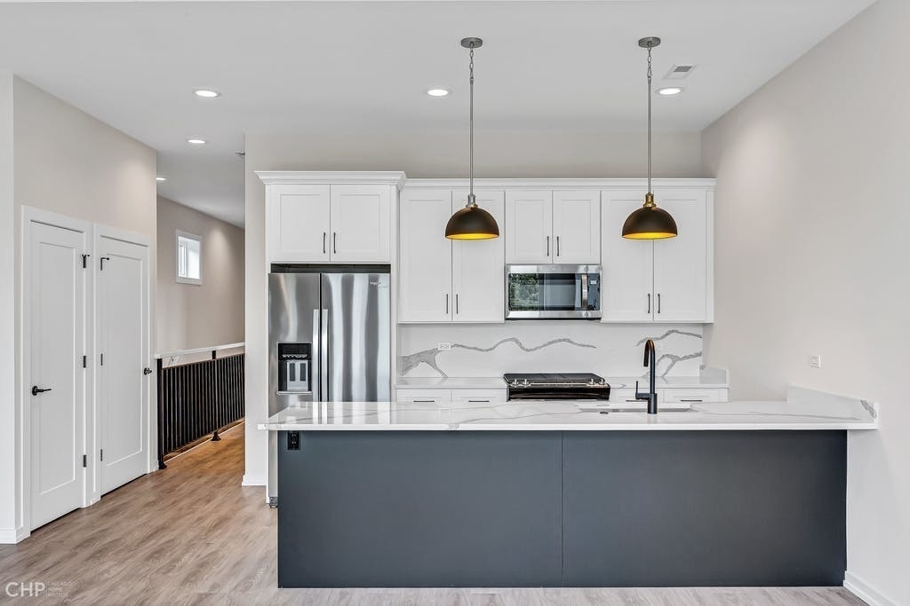4906 S Saint Lawrence Avenue - Photo 2
