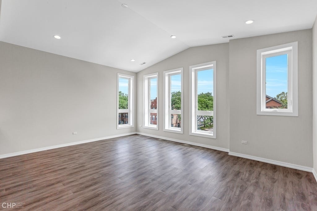 4906 S Saint Lawrence Avenue - Photo 4