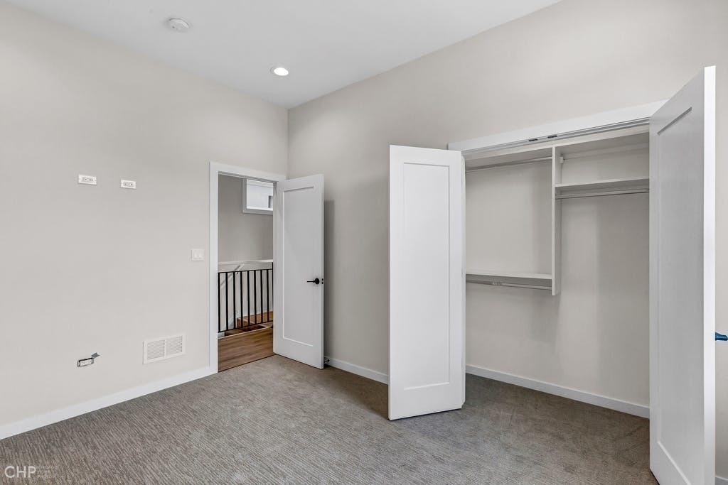 4906 S Saint Lawrence Avenue - Photo 11