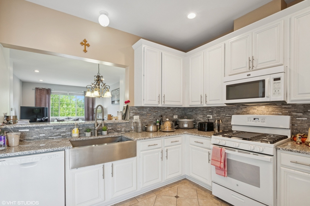 983 Mayfair Court - Photo 9