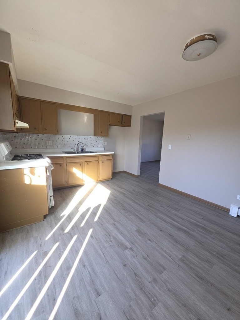 1335 Abbott Drive - Photo 2