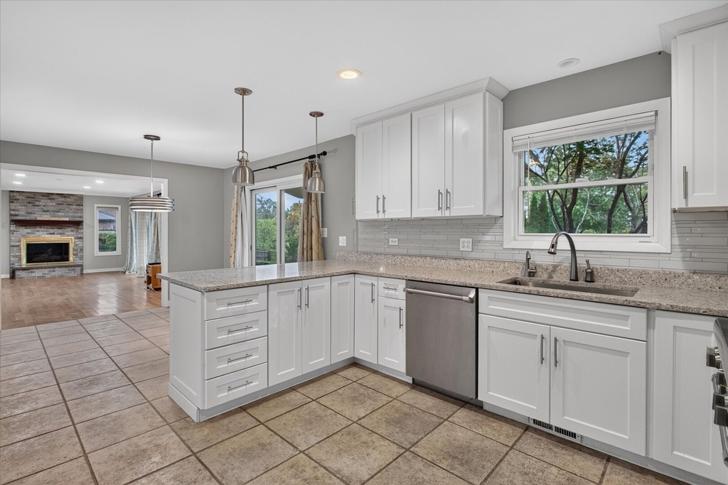 857 W Lanark Lane - Photo 9