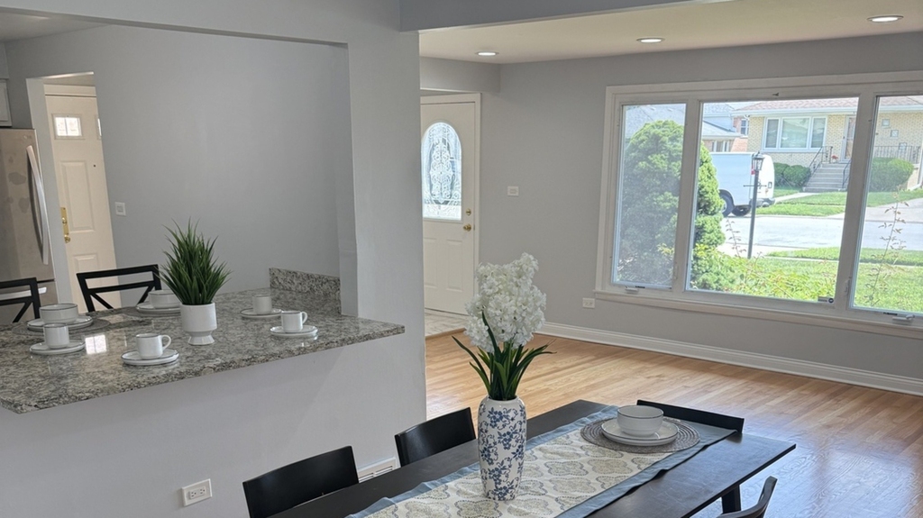 656 Saginaw Avenue - Photo 8