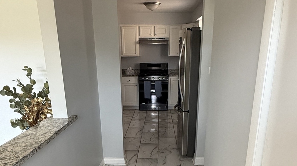 656 Saginaw Avenue - Photo 2