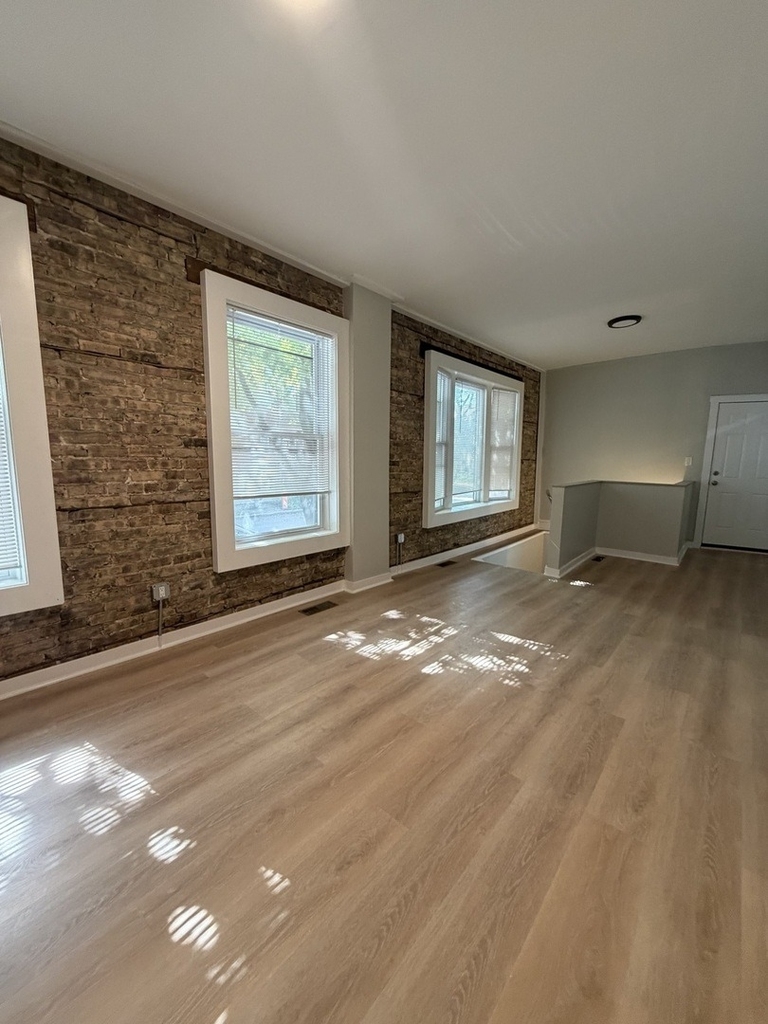 2701 N Whipple Street - Photo 3