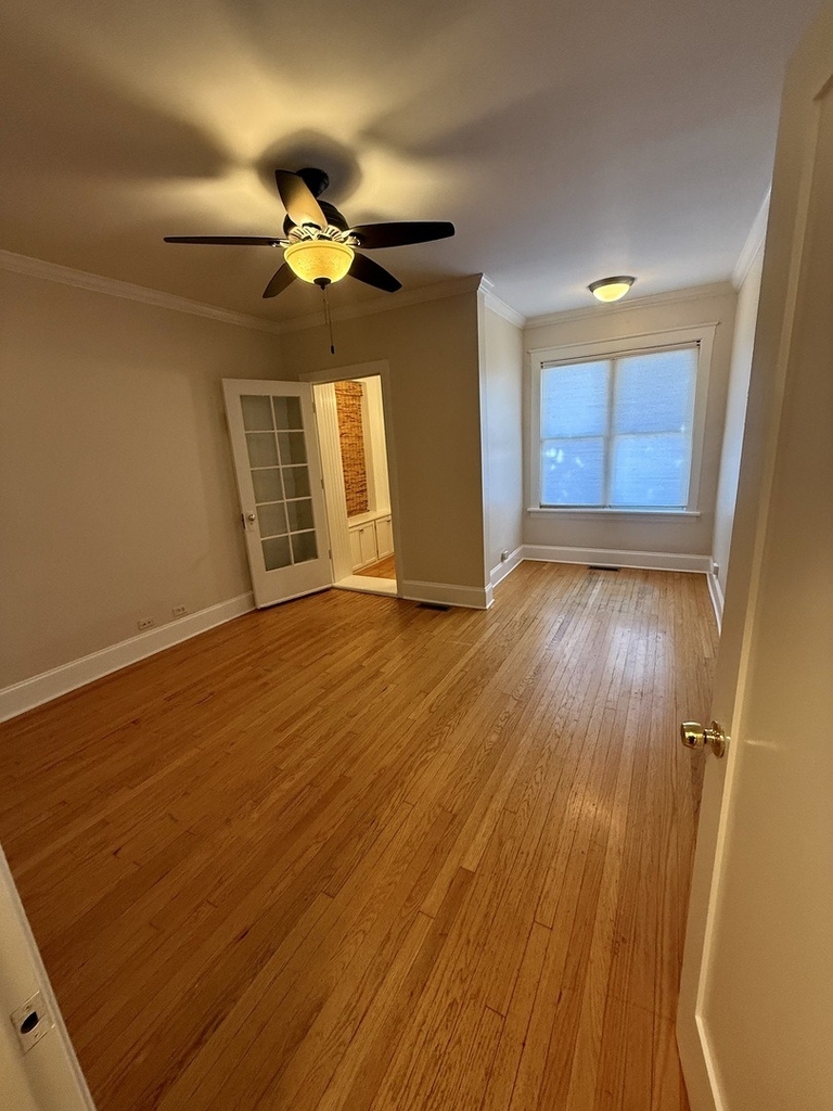 1906 W Byron Street - Photo 1