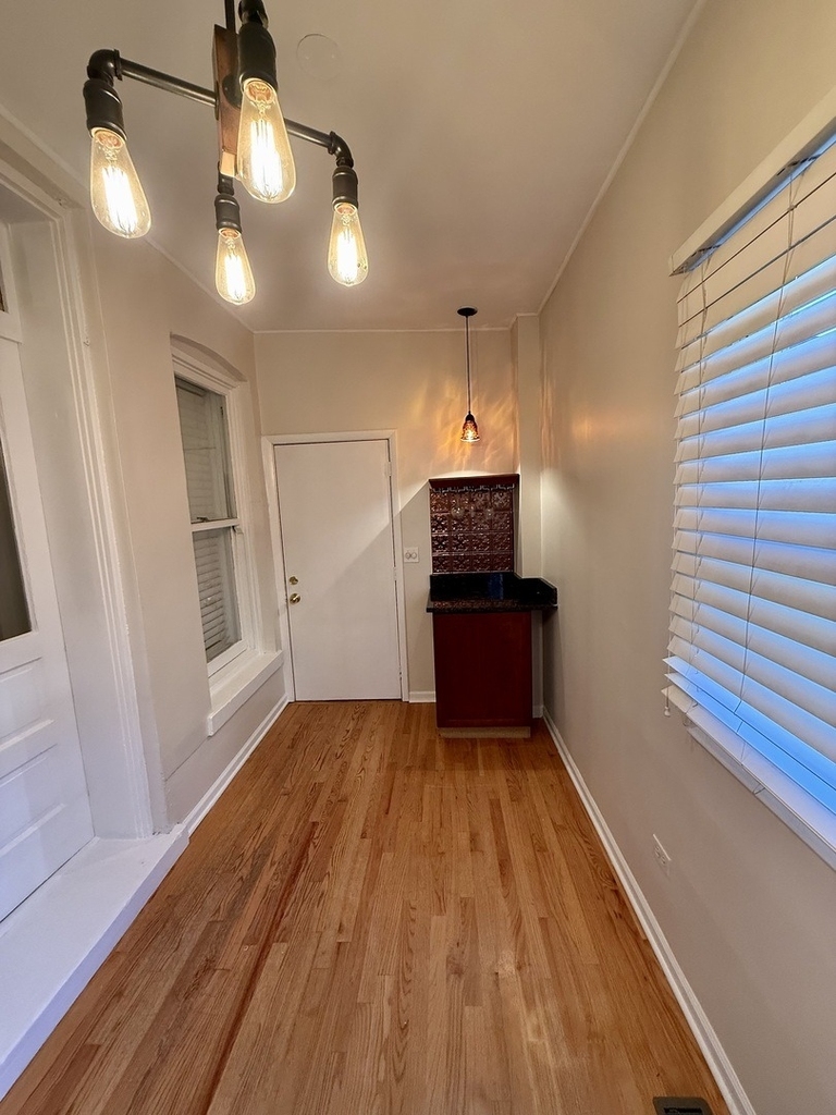 1906 W Byron Street - Photo 15