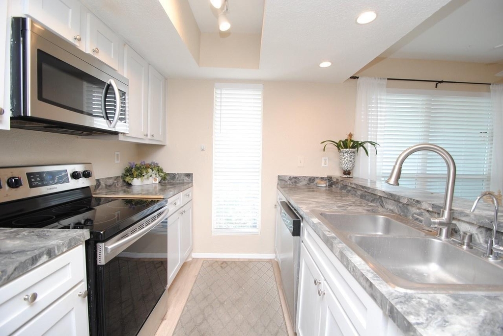 781 Country Place Drive - Photo 2