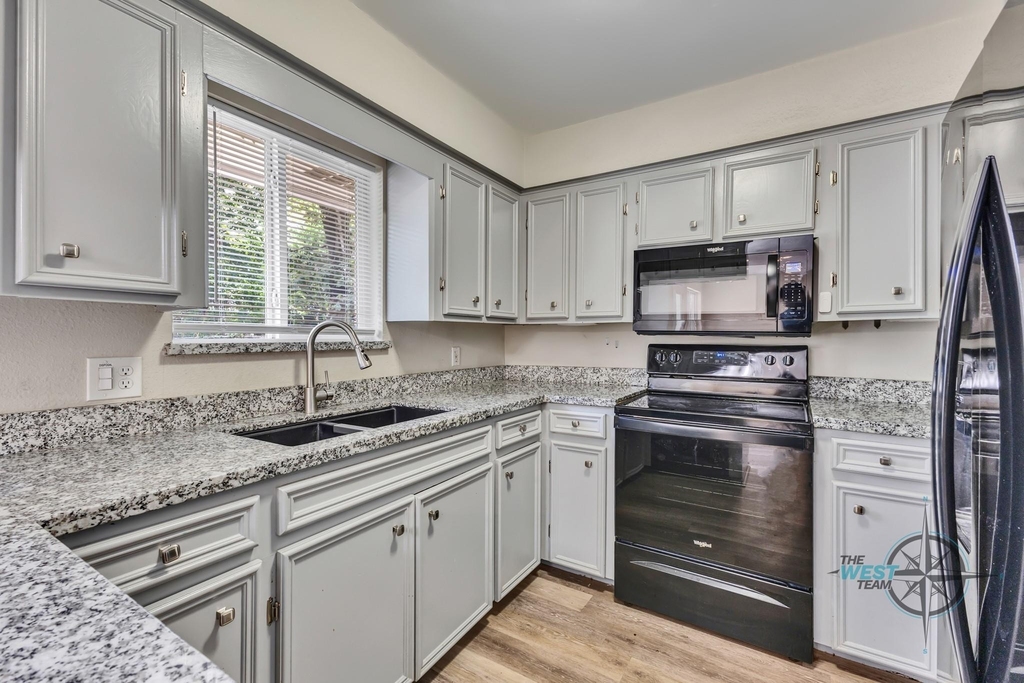 707 Hildred Avenue - Photo 32