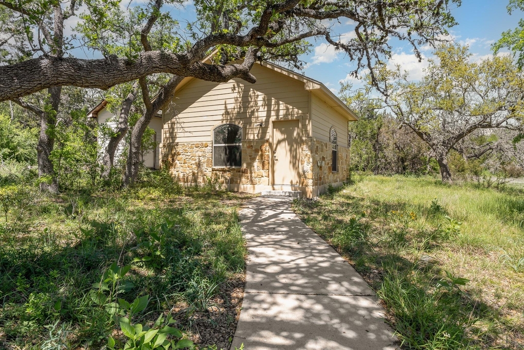31425 Ranch Road 12 - Photo 17