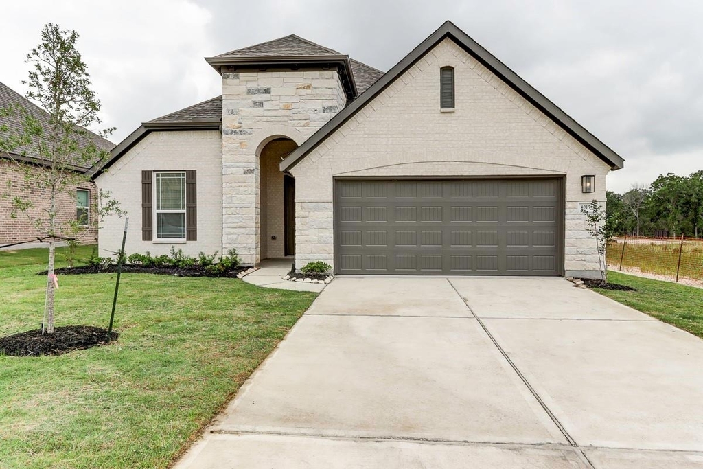4015 Houberry Loop - Photo 0