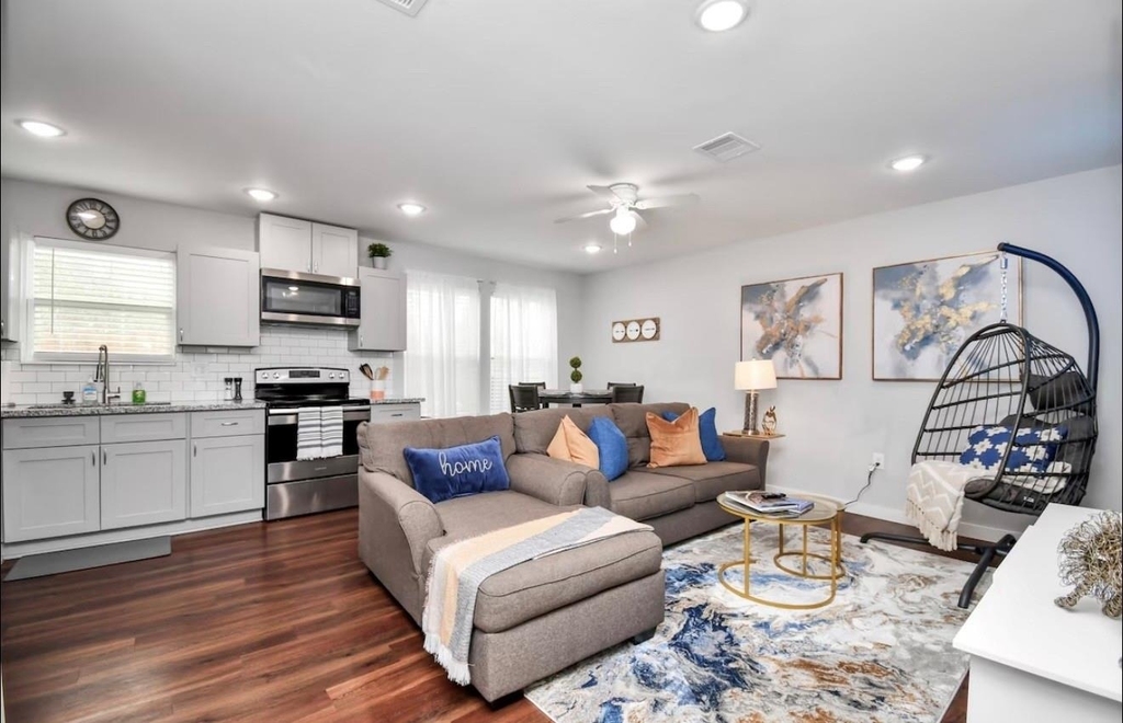 6608 Haight Street - Photo 0