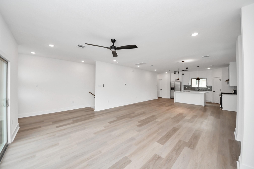 5630 Dolores Street - Photo 10