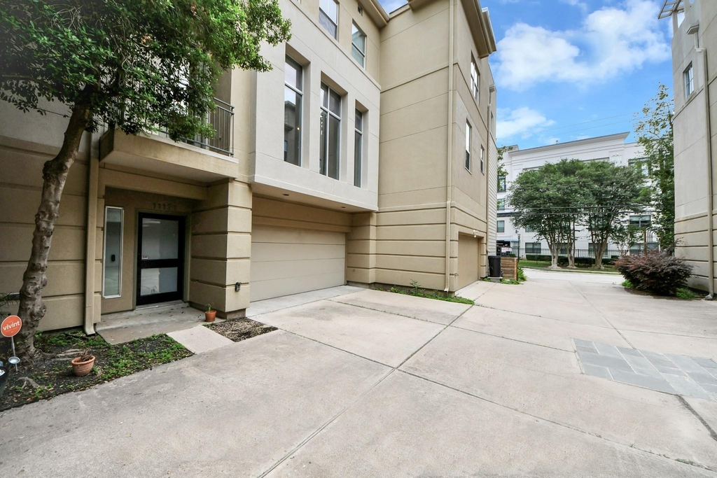 1112 Columbus Street - Photo 4