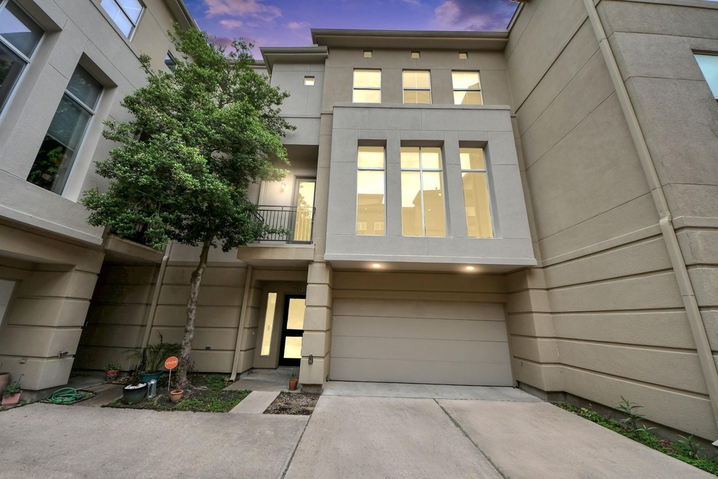1112 Columbus Street - Photo 1