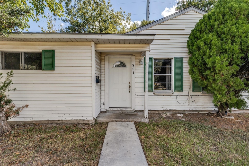 302 14th Street N - Photo 23