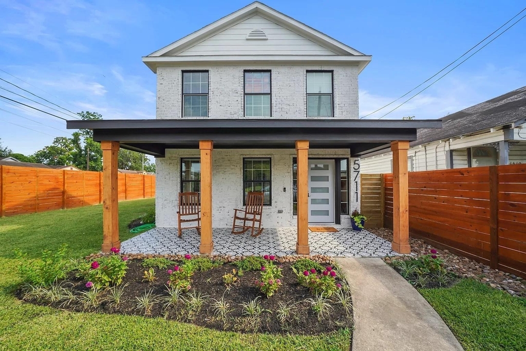 5711 Hardy Street - Photo 0