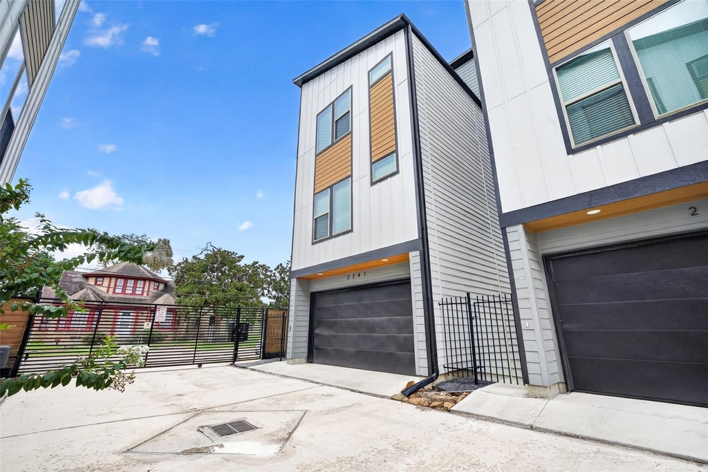 2341 Eagle Street - Photo 3